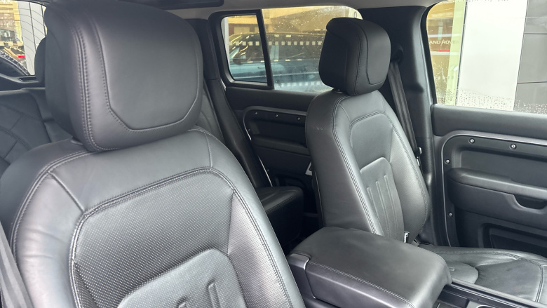 Land Rover Defender 2.0 D240 SE 110 5dr Auto Diesel Estate